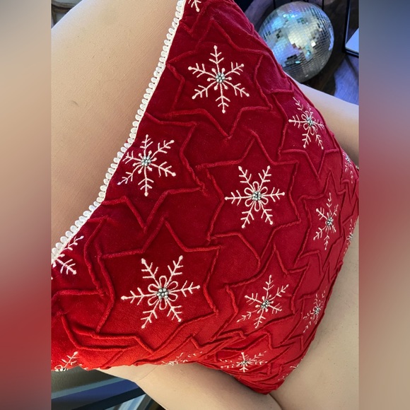 Christmas velvet snowflakes embroidered throw pillow - Picture 2 of 2